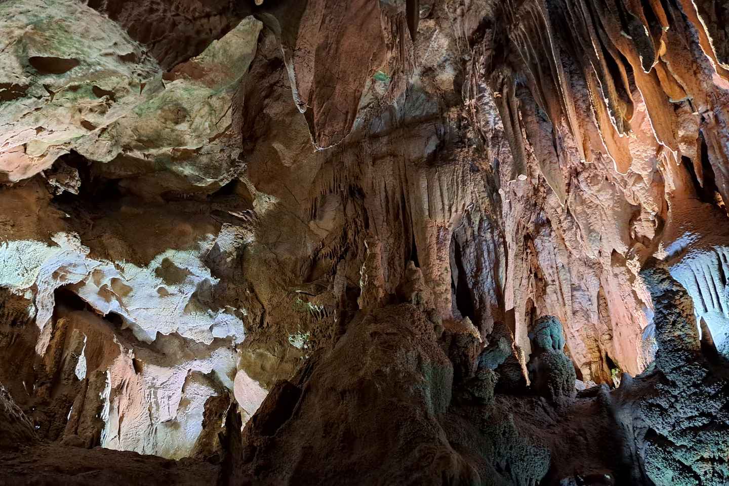 From Belgrade: Full-Day Resava Cave & Medieval Monasteries