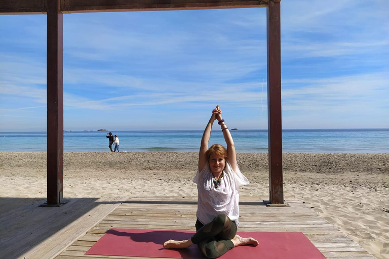 IOGA E MEDITAÇÃO NA PRAIA OU NA FLORESTA