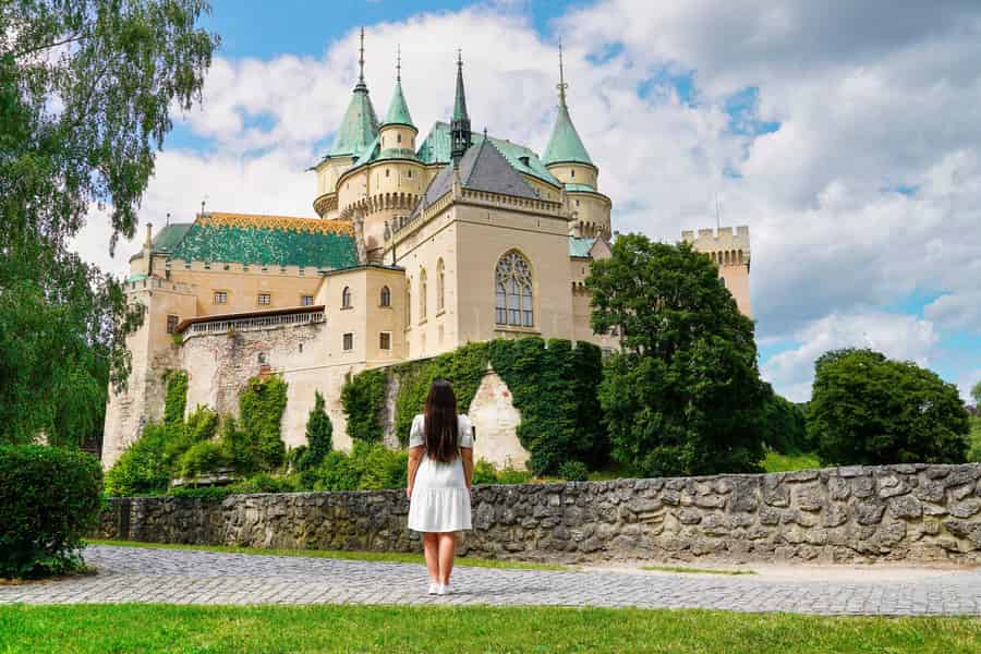Bratislava: Tour zu Burg Bojnice, Čičmany und Banská Štiavnica. Foto: GetYourGuide Bratislava: Tour zu Burg Bojnice, Čičmany und Banská Štiavnica. Foto: GetYourGuide