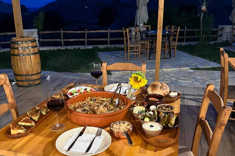 Saranda: Reiten, Farmtour & traditionelles Mittagessen. Foto: GetYourGuide Saranda: Reiten, Farmtour & traditionelles Mittagessen. Foto: GetYourGuide