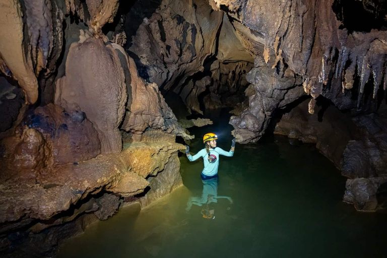 Erkunde die Dunkle Höhle von Hue aus: Gruppentouren an geraden Tagen