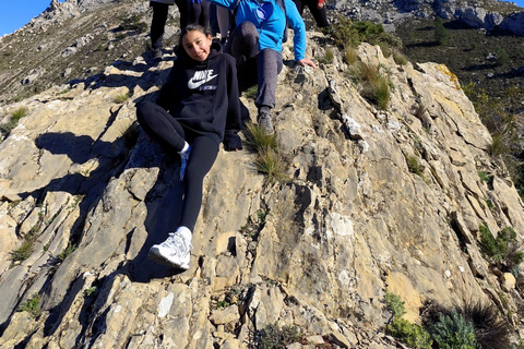 贝尔尼亚山脉环线：穿越 Forat 隧道的导览徒步提供接送服务