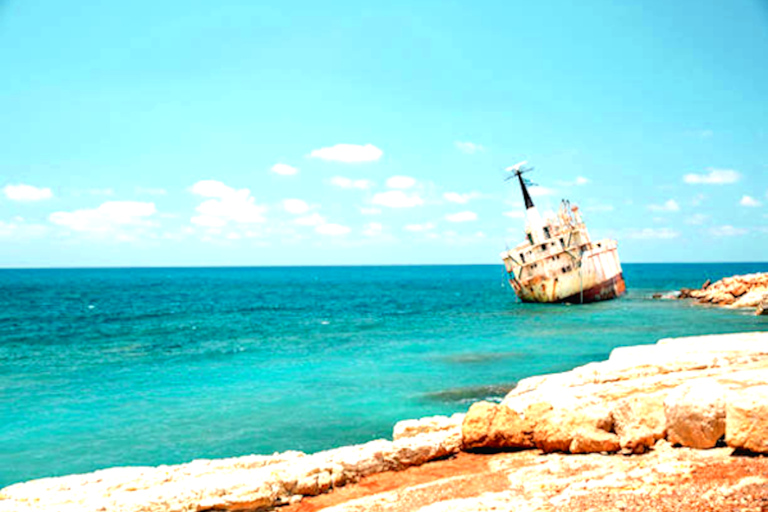 Gola di Avakas e spiaggia di Lara: avventura in minibus da PafosGola di Avakas e nuotata a Lara Beach: avventura in minibus da Pafos