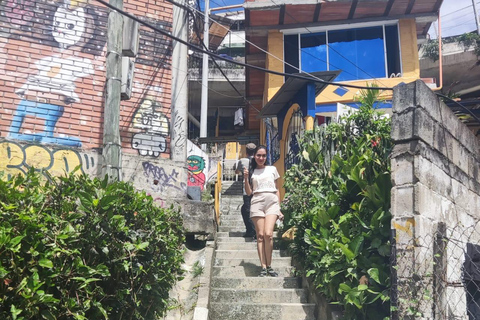 Medellin: Comuna 13 Graffiti Tour with Cable Car Ride