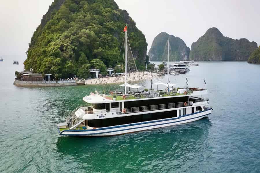 Hanoi: 5-Sterne-Kreuzfahrt durch die Halong-Bucht mit Mittagessen, Whirlpool und Party