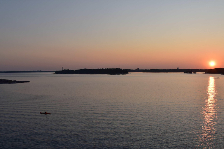 Urban sunset kayaking tour in Helsinki
