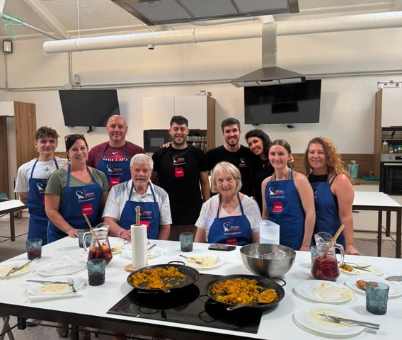 Madrid: Hands-On Paella Cooking Class with Tapas and Drinks