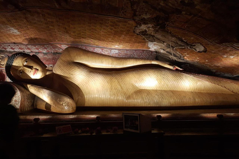 De Kandy: Sigiriya, visita guiada a Dambulla e chegada a TrincoDe Kandy: Sigiriya, Dambulla e Trinco Drop