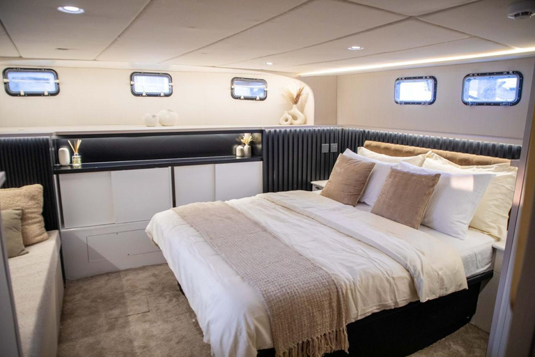 Private Luxury Yacht Tour Dubai BEST VALUE: 3 Hours + Complimentary e-Shisha