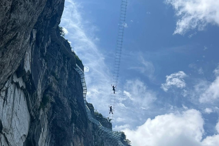 تشانغجياجيه: تلفريك جبل تشيشينغ ومنصة زجاجيةتشانغجياجيه: تلفريك جبل تشينغشينغ والمنصة الزجاجية