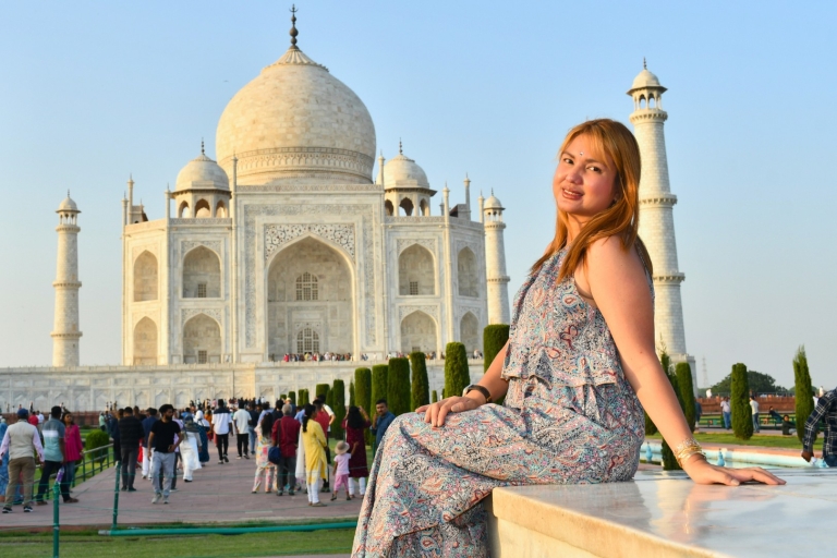 Depuis Agra : Coupe-file Taj Mahal et visite privée du fort d'AgraVoiture avec chauffeur, guide, billets d'entrée aux monuments et déjeuner