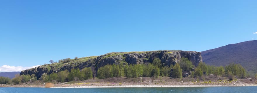 Lac de Prespa : expérience en bateau à Pustec et sur l'île de Maligrad