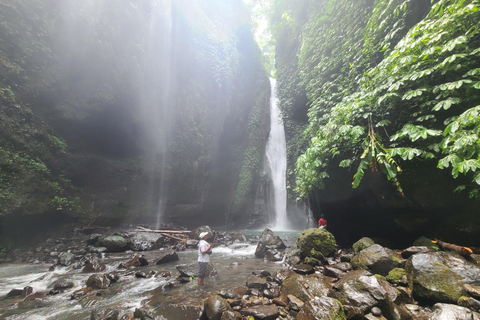 Bali Hidden Trekking, Wasserrutsche, Sekumpul, &amp; Fiji WasserfallAbholung vom Hotel und Rücktransfer zum Hotel inbegriffen