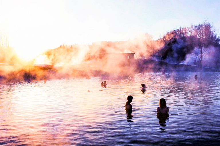 Vanuit Reykjavik: Gouden Cirkel, Kerid, & Secret LagoonTour met trefpunt