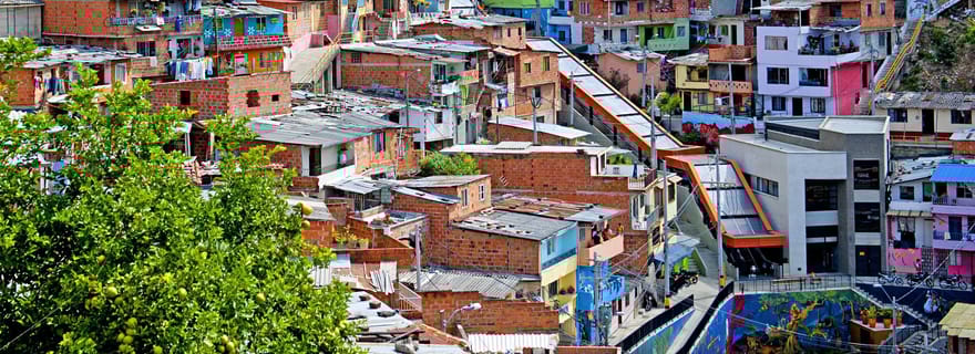 pablo, comuna 13 & cable car express tour