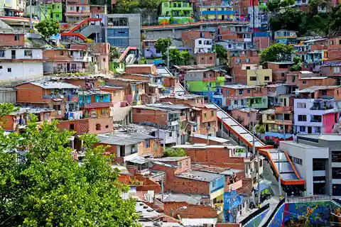 pablo, comuna 13 & cable car express tour