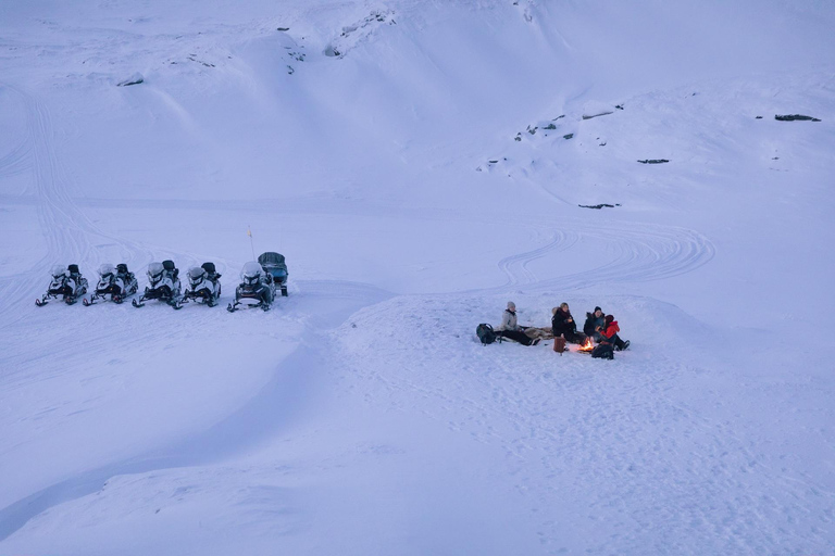 Abisko: Tolle Outback-Schneemobiltour mit dem See AbiskojaureAbisko: Great Outback Snowmobile Tour mit Lake Abiskojaure