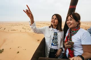 Dubai: Tour in mongolfiera all'alba sopra il deserto