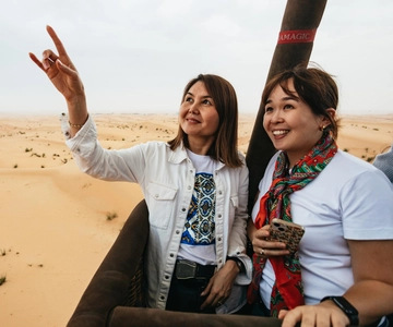 Dubai: Sunrise Hot Air Balloon Tour Over the Desert