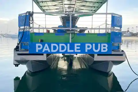 Newport Beach Paddle Pub-oplevelse for op til 16 personer