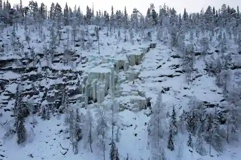 Rovaniemi : excursion au canyon de Korouoma et aux chutes d'eau gelées