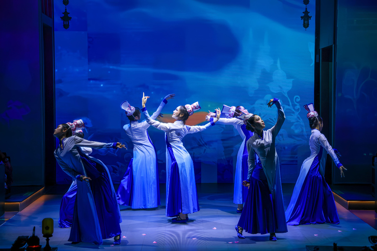 Guangzhou: Silk Road Show with Dinner & Costume Rental SVIP Seat Only Meal