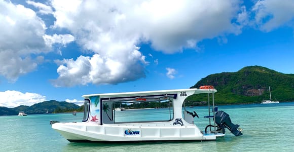 Glass boat: Marine Park, Moyenne Island & Lunch Boat Tour