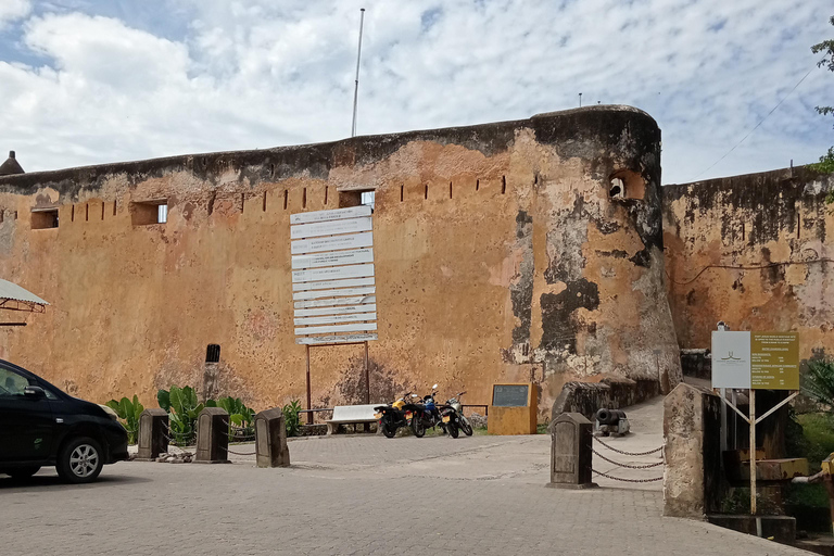 Mombasa: Visita guiada de un día al casco antiguo y al Parque HallerVisitas por la tarde