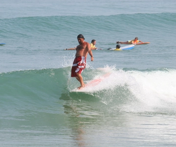 Biarritz : Cours de surf sur la côte Basque.