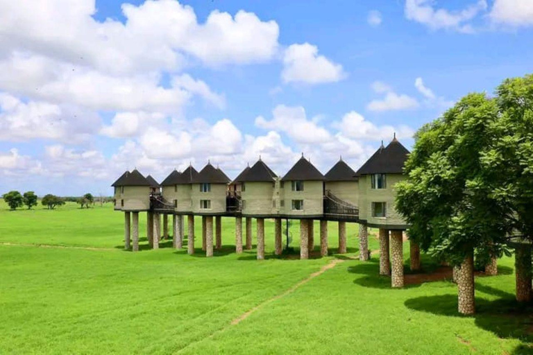 Mombasa/Diani: Taita Hills 2-Day Safari with Meals & Pickup