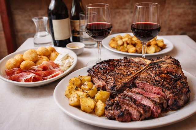 Authentic dinner in Florence with Fiorentina T-Bone Steak and Chianti