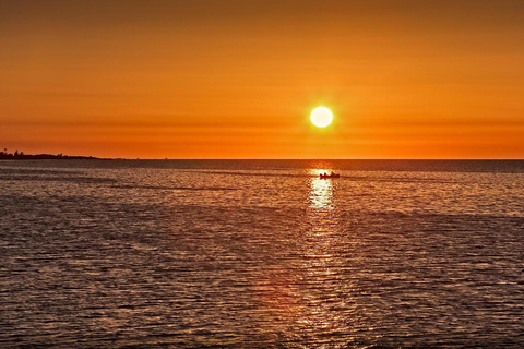 Tunis: Sunset Boat Tour, Dinner, and Sidi Bou Saïd Visit