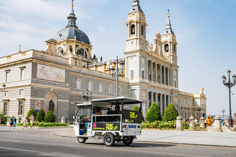 Madrid: Historische Tour im elektrischen TukTuk mit Audioguide und Geolokalisierung.