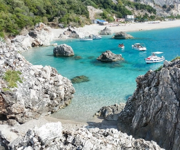 Sarandë: Tour in barca a Kroreza e Grotte nascoste con snorkeling