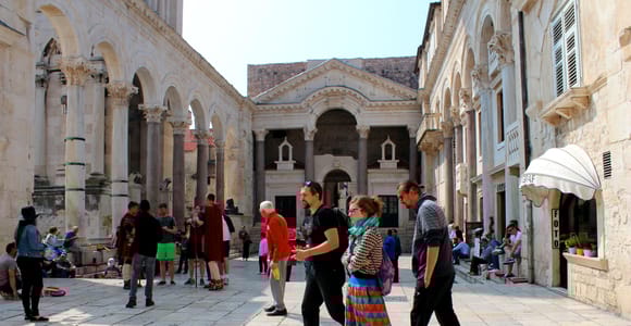 Dunkle Tour durch Split