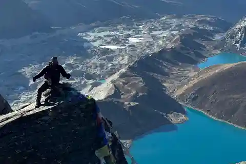 Gokyo Valley Circuit Trek – 13 Days