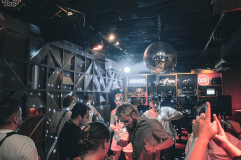 Tirana: Pub Crawl with 1 hour of Unlimited Drinks