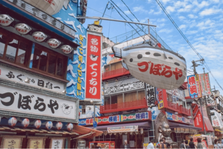 Shinsekai i Harukas: wycieczka po retro uliczkach i lokalnych przekąskachShinsekai i Harukas: wycieczka po retro ulicach i lokalnych smakołykach