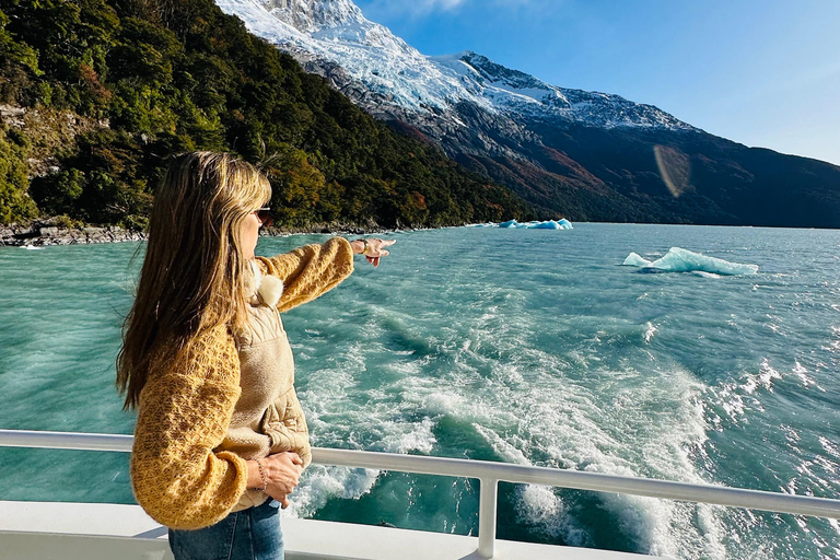 GLACIERS GOURMET Perito Moreno Navigation Full service VIP service *WITH* Transfer, Gourmet Menu & FOOTBRIDGES