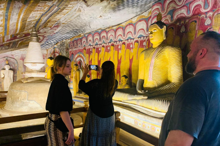 Sigiriya to Kandy : Artisan Trail & Cultural Transfer
