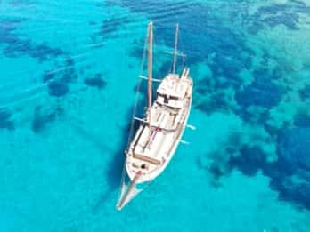 From Paros : Antiparos and Despotiko Full Day Cruise