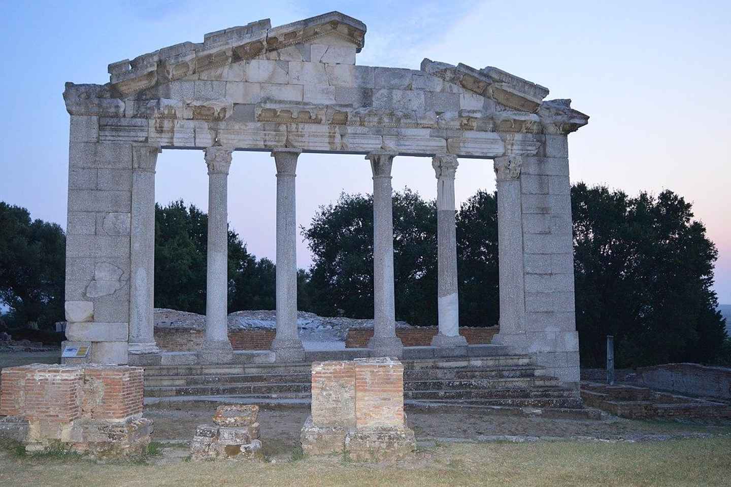 From Durrës: Albanian Riviera & Apollonia Tour with Meals