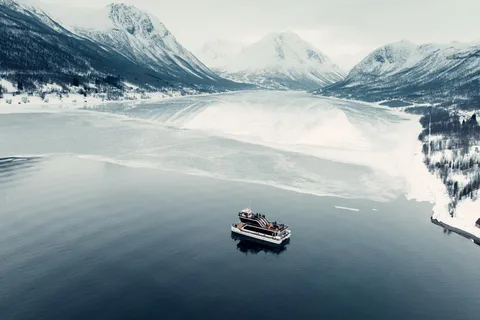 Tromsø: Arktisk fjordcruise med stopp på land ved fiskehjeller
