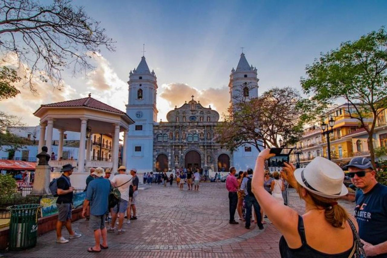 Panama City: Canal, Casco Antiguo, and Amador Tour