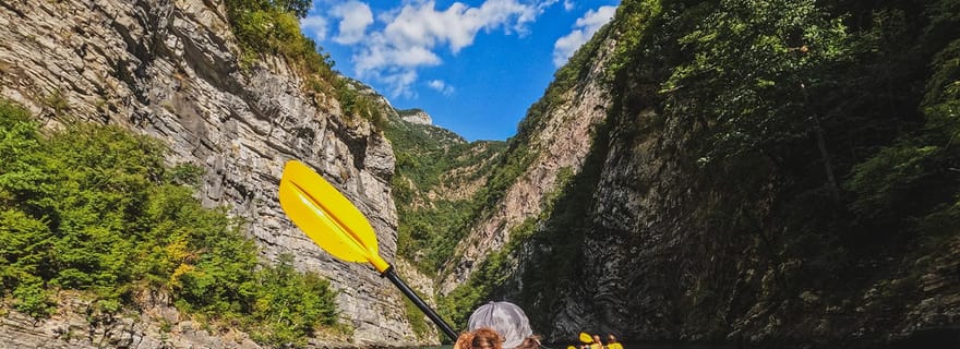 Kayak sur le lac Komani – Kayaks simples, doubles ou triples