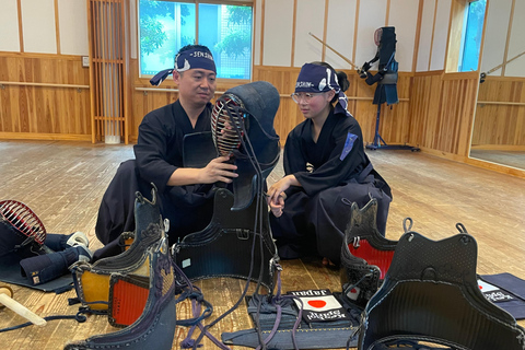 Tokyo: Japanese Kendo Experience with High-Ranked Instructor Let's experience kendo, a traditional Japanese martial art!