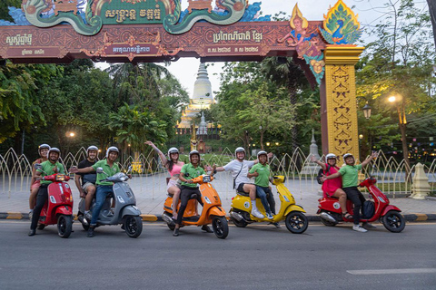 Phnom Penh: 3 hours Evening City Highlights Vespa or Tuk Tuk Vespa Option + English Guide