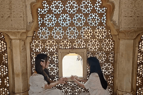 Jaipur: Instagram Spot Tour with a Photographer and Guide Tour by Car and Driver with a Guide