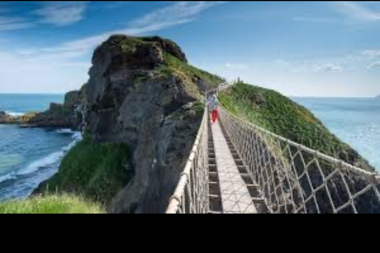From Belfast: Giant's Causeway and Dark Hedges Day Tour