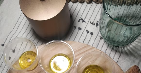 Bari: narrated extra-virgin olive oil food tasting with aperitif